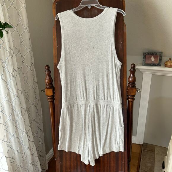 Vuori Torrey Romper in a gray color women’s XL EUC - Picture 6 of 9